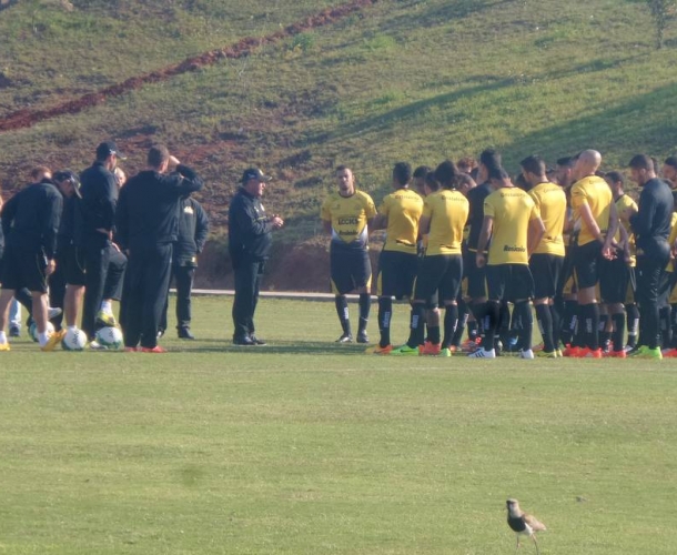 Em Florianópolis, Tigre encara o Avaí