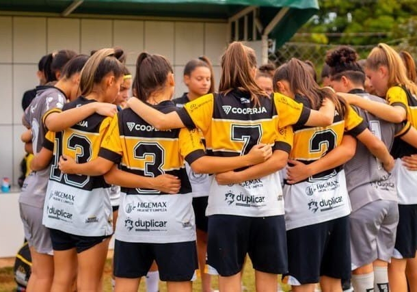 Feminino faz levantamento positivo da temporada