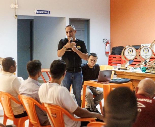 Gerente das bases do Tigre palestra em Florianópolis 