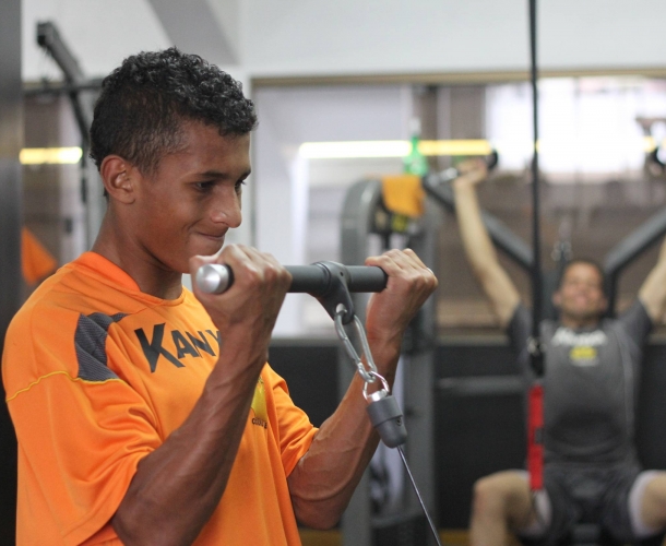 Grupo criciumense faz trabalho de força