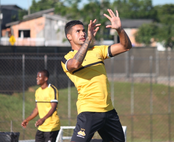 Grupo realiza treino tático