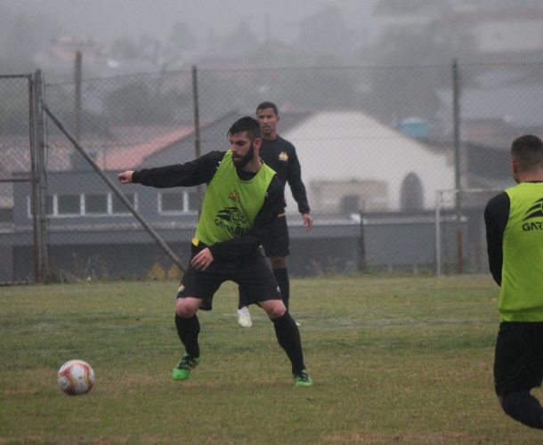 Início de semana com treino técnico