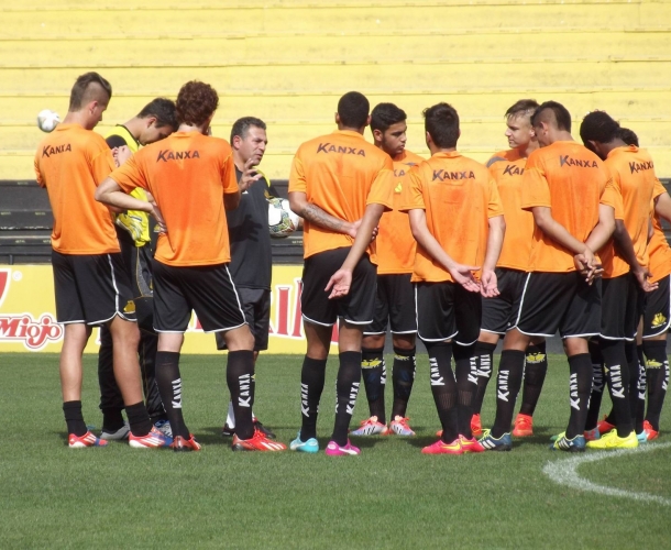 Júnior do Criciúma duela com o Joinville