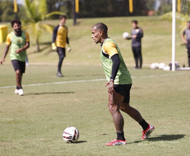 Manhã de reapresentação no CT Antenor Angeloni