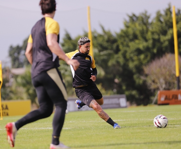 Manhã de treino tático no CT do Tigre