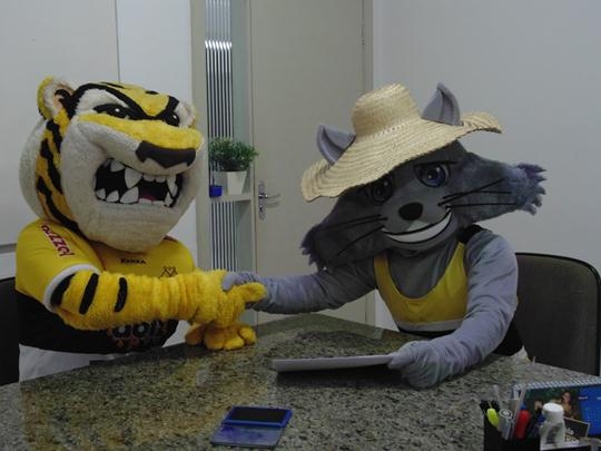 Mascotes firmam parceria entre Espetigre e Espegato