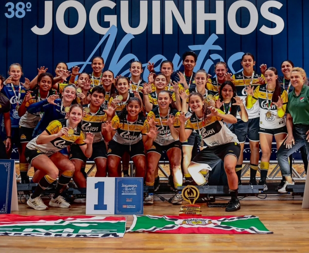 Meninas Carvoeiras conquistam os Joguinhos Abertos de SC com campanha invicta