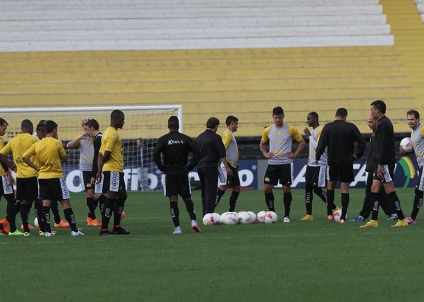 Petkovic relaciona 20 jogadores