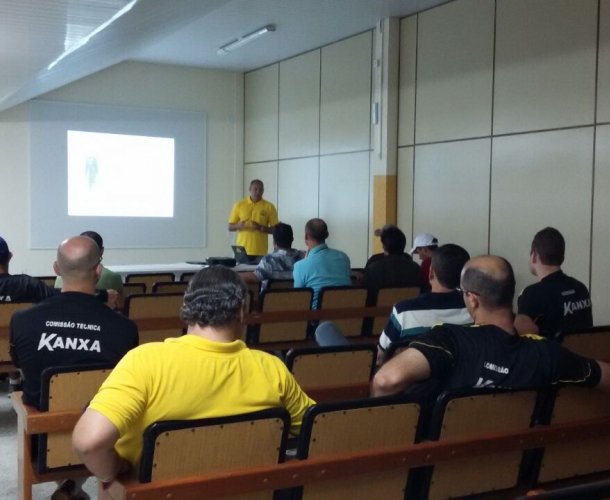 Preparador de goleiros realiza palestra
