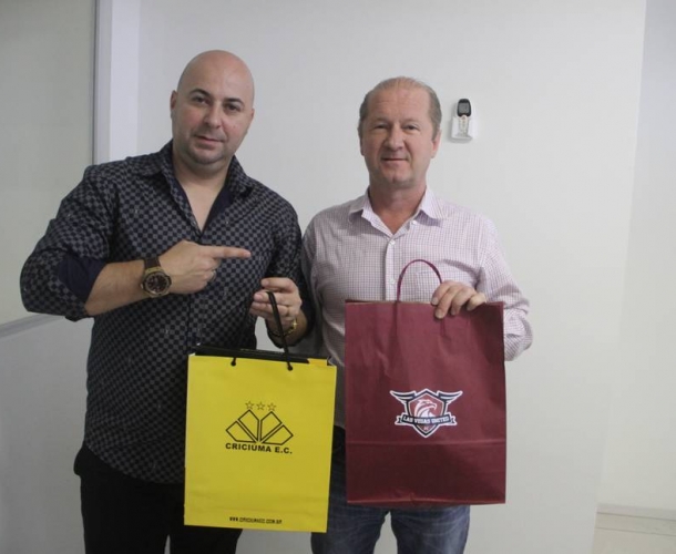 Presidente de time americano visita o CT