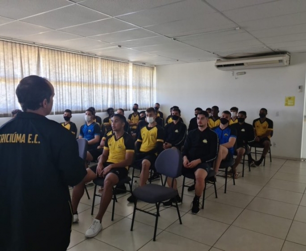 Prevenção de lesões é tema de palestra para a base