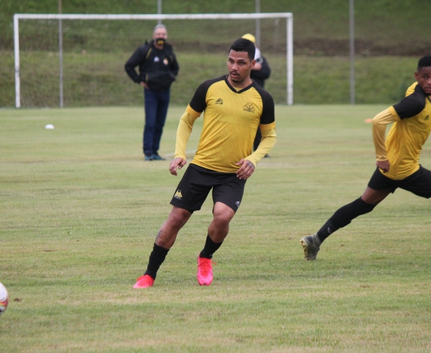 Roberto Cavalo comanda treino técnico