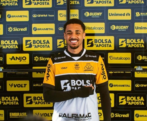 Rômulo Júnior é apresentado oficialmente