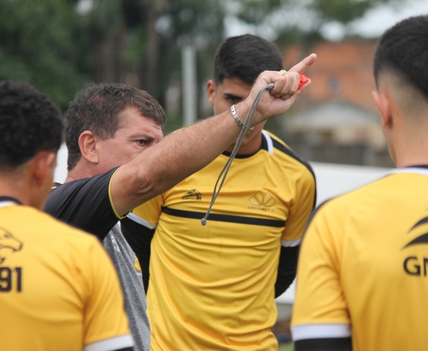 Sábado de reapresentação no CT