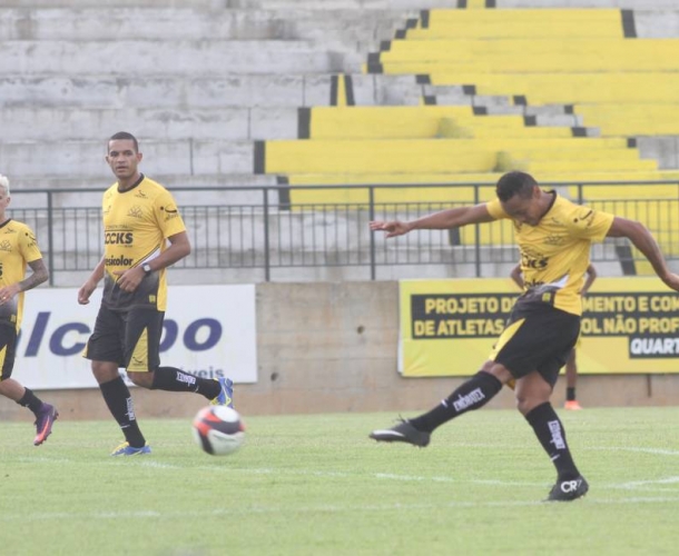Sábado de treino em dois períodos no CT