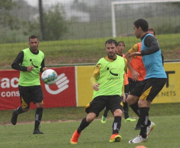 Semana inicia com dois períodos de treino