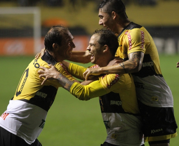 Silvinho feliz com golaço no clássico