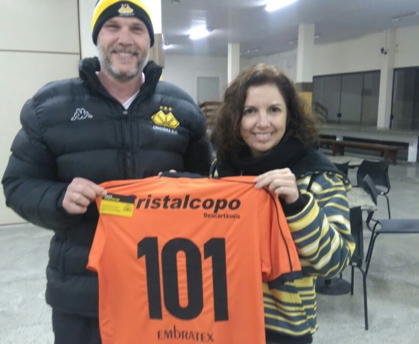 Sócio fatura camisa especial de Luiz