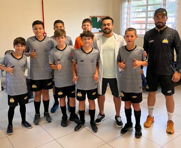 Sub-11 do Tigre visita lar de idosos 
