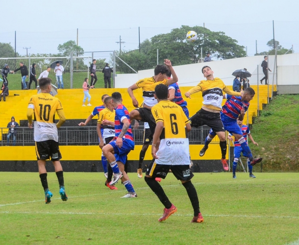 Sub-17 decide a vaga nas quartas da Copa do Brasil