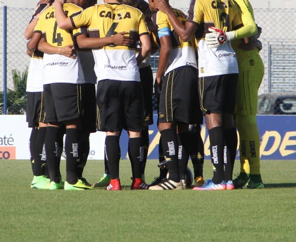 Sub-20 goleia em jogo treino no CT
