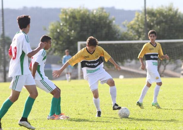 Sub-15 e Sub-14 aplicam goleadas