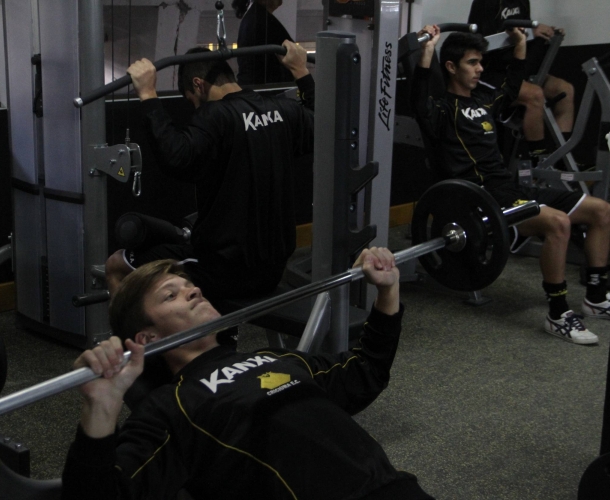 Sub-20 tricolor faz treino físico na academia