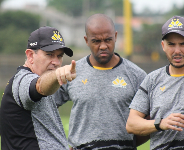 Tencati comanda trabalho técnico no CT 