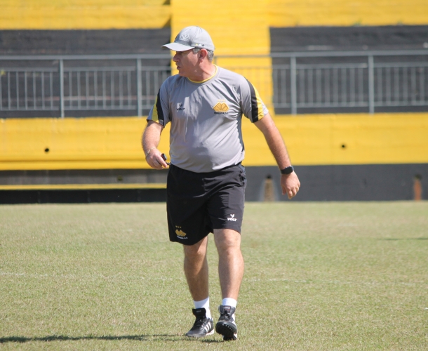 Tencati comanda treino técnico e tático
