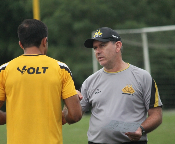 Tencati realiza trabalho tático no CT