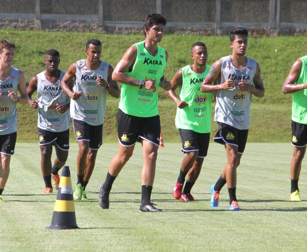 Tigre alia treino físico e técnico