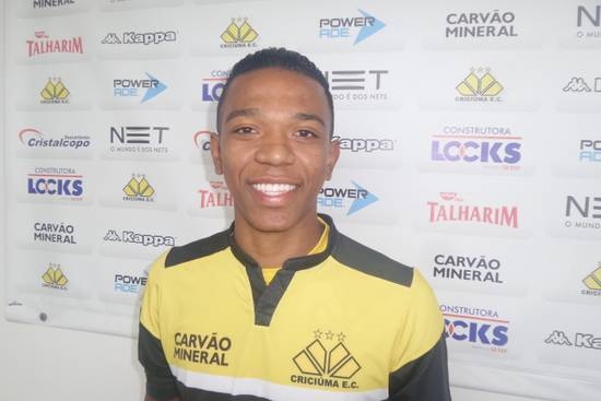 Tigre apresenta atacante Niltinho