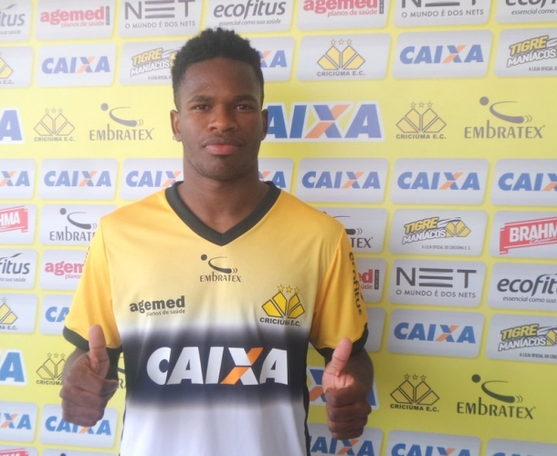 Tigre apresenta meio campista