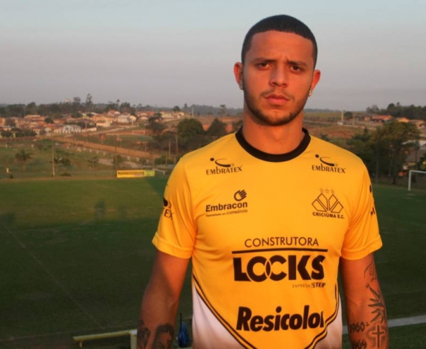 Tigre contrata atacante