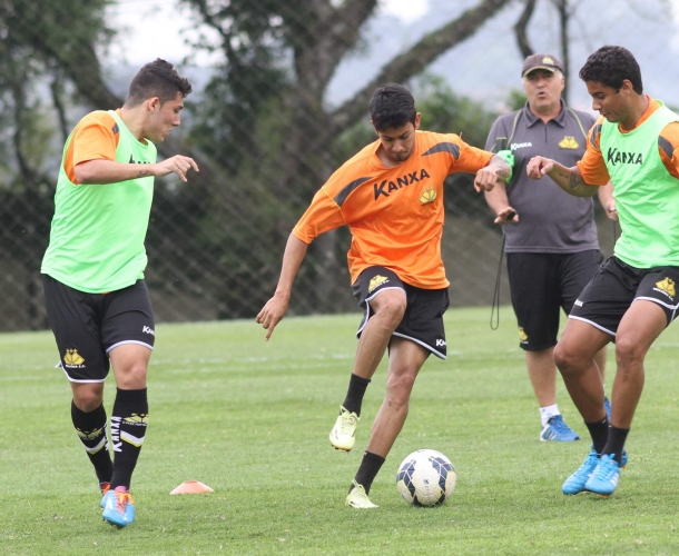 Tigre encara o Coritiba no PR