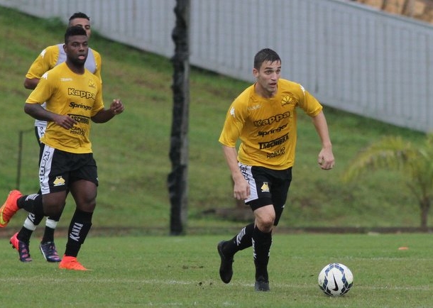 Tigre faz último treino antes de viagem a SP