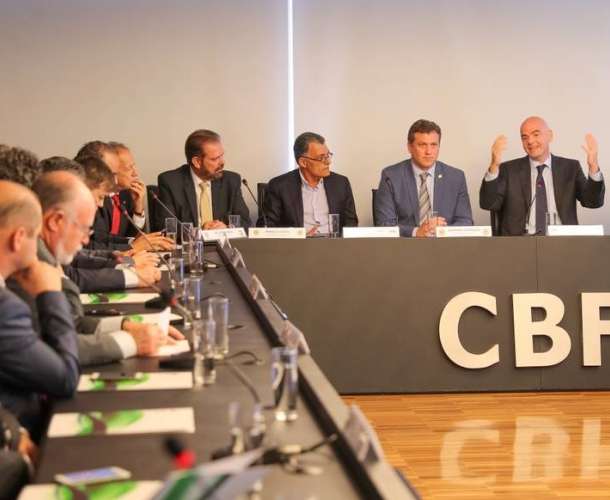 Tigre participa de reunião com presidente da Fifa