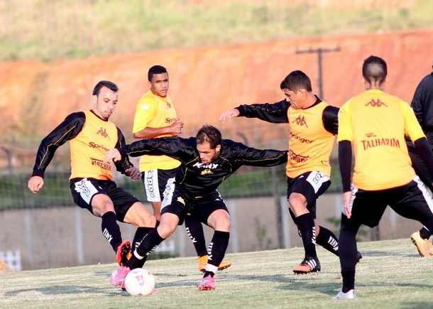 Tigre realiza forte treino técnico
