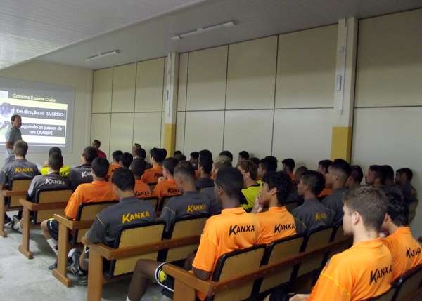 Tigre realiza projeto com atletas da base