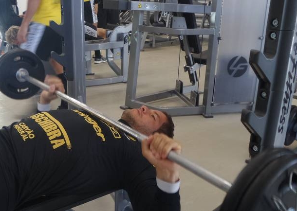 Tigre realiza treino de força no CT