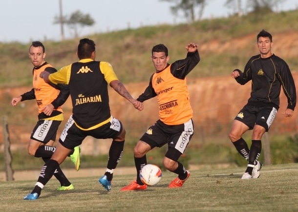 Tigre trabalha parte técnica tática