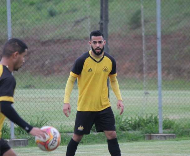 Tigre treina a parte técnica no CT