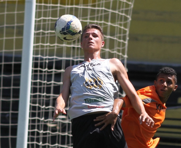 Tigre treina antes de viagem ao Maranhão