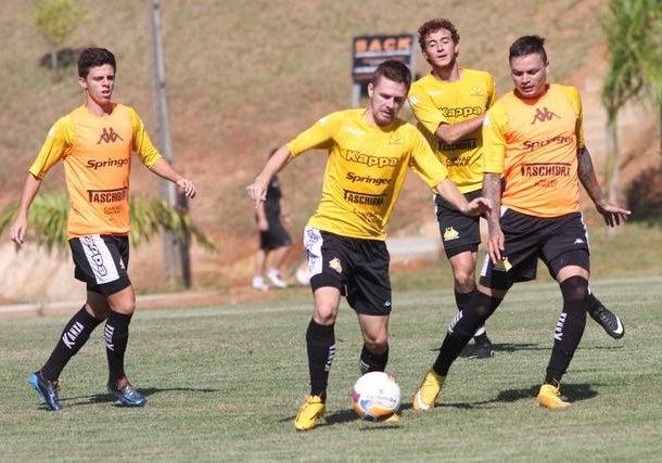 Tigre treina finalizações e parte técnica