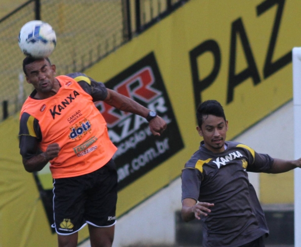 Tigre treina no gramado do Majestoso