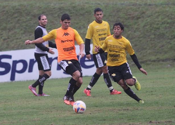 Tigre treina parte tática e chutes a gol