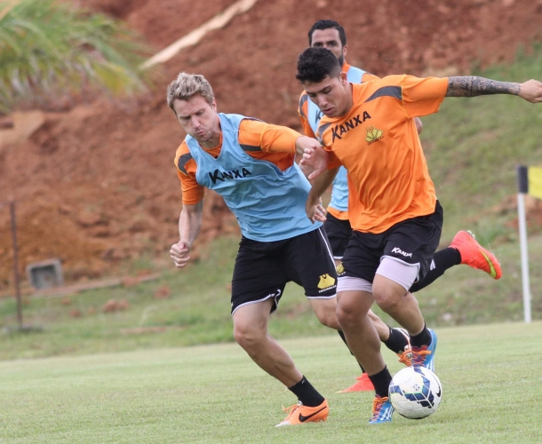 Tigre treina parte tática e chutes a gol