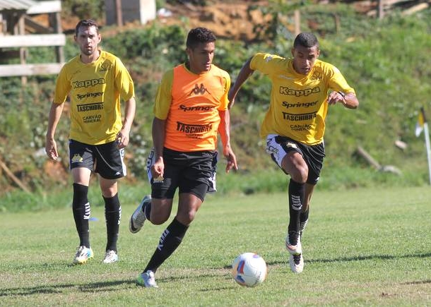 Tigre treina parte técnica e tática