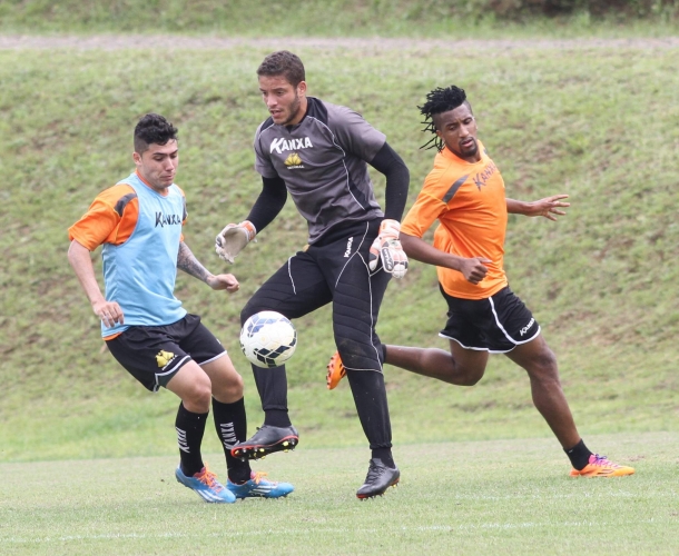 Tigre faz treino tático antes de viagem ao Rio