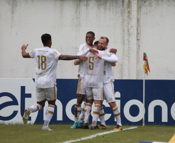 Tigre vence o Brusque no Augusto Bauer
